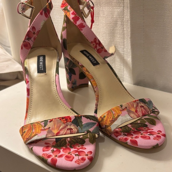 Nine West Shoes - Nine West Pink Floral Heels